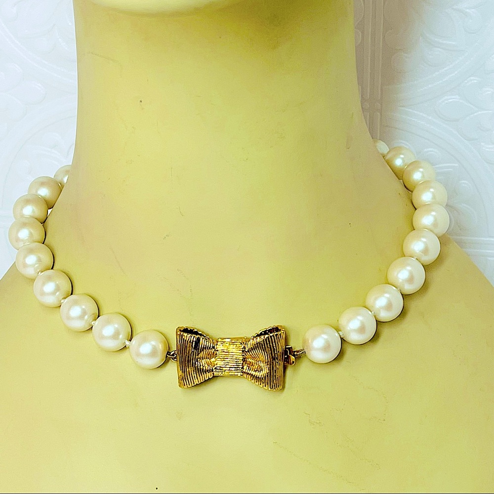 Kate Spade Faux Pearl Necklace with Gold Bow Clasp 18” Adorable